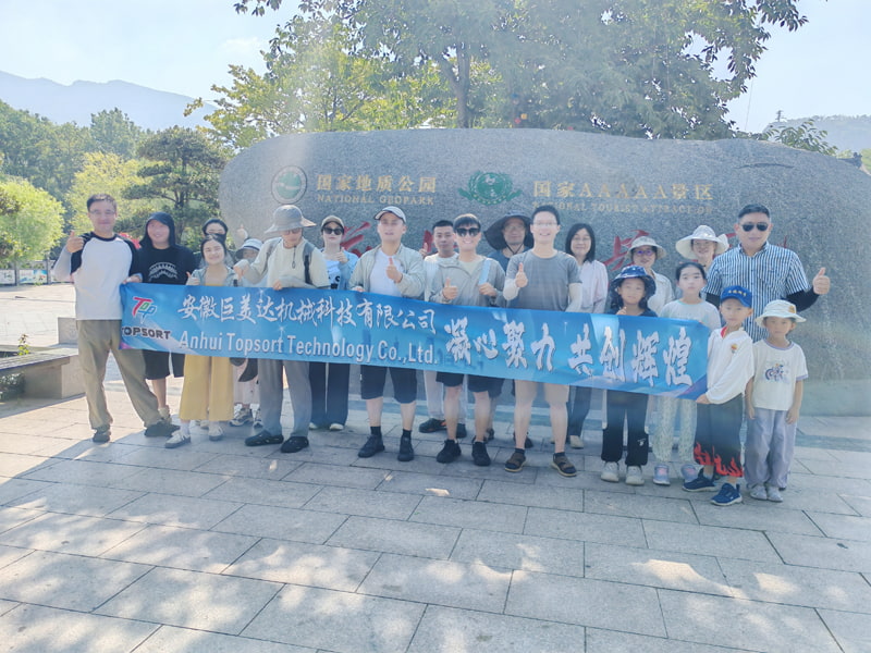 Company Team-Building Trip to Lianyungang