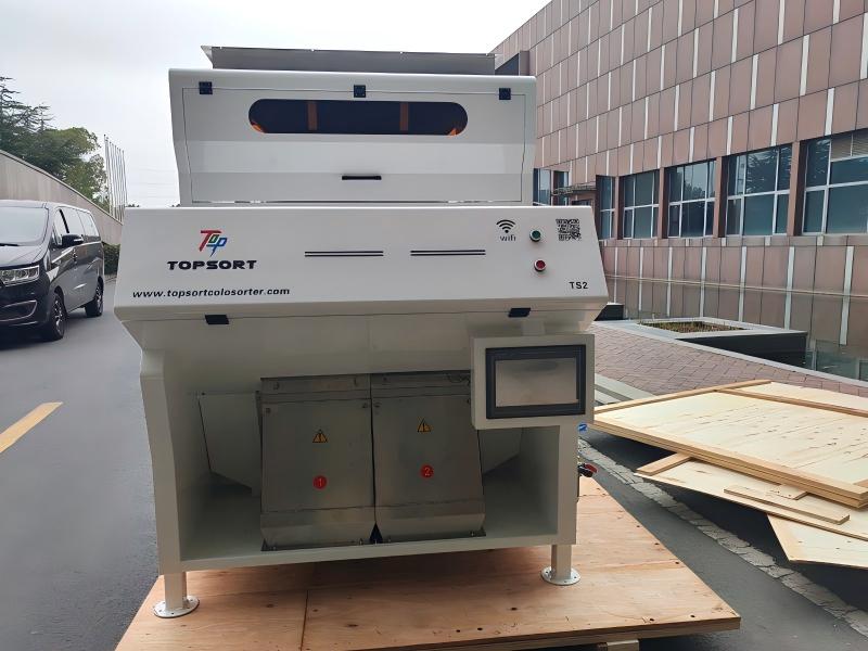 Testing and careful inspection of the color sorter before shipment