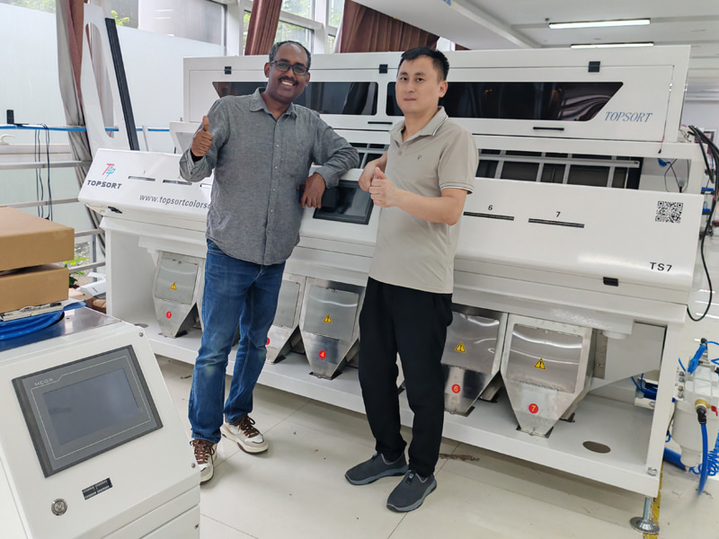 Welcome international customers to visit our factory