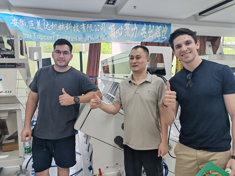 Welcome South American Clients Visit Our Factory For In-depth Cooperation